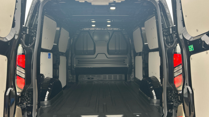 Ford Transit Custom 280 L1 Diesel Fwd 2.0 EcoBlue 136ps H1 Van Limited - Image 12